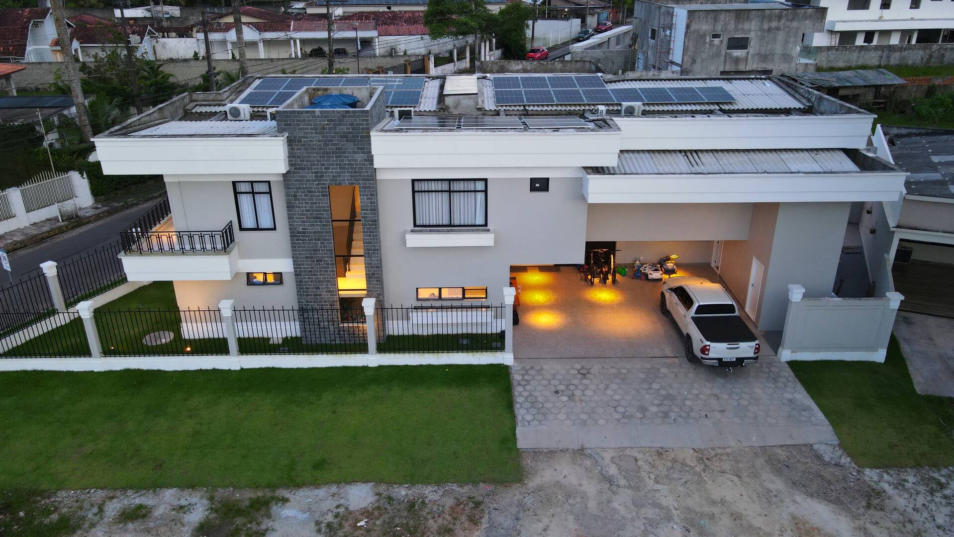 Casa de Condomínio à venda com 5 quartos, 800m² - Foto 2