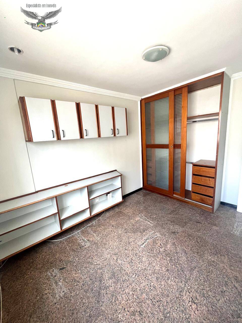 Apartamento à venda com 3 quartos, 96m² - Foto 2